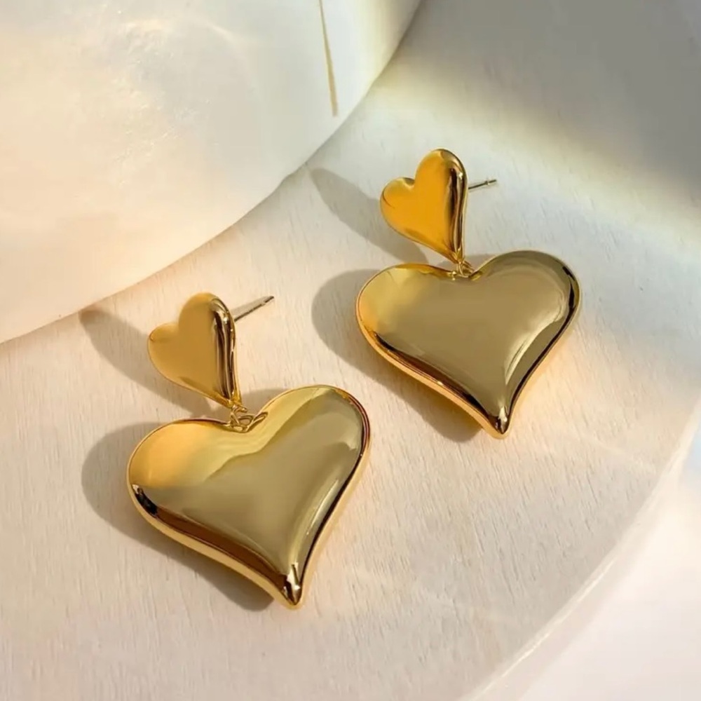 NEW Heart design earrings